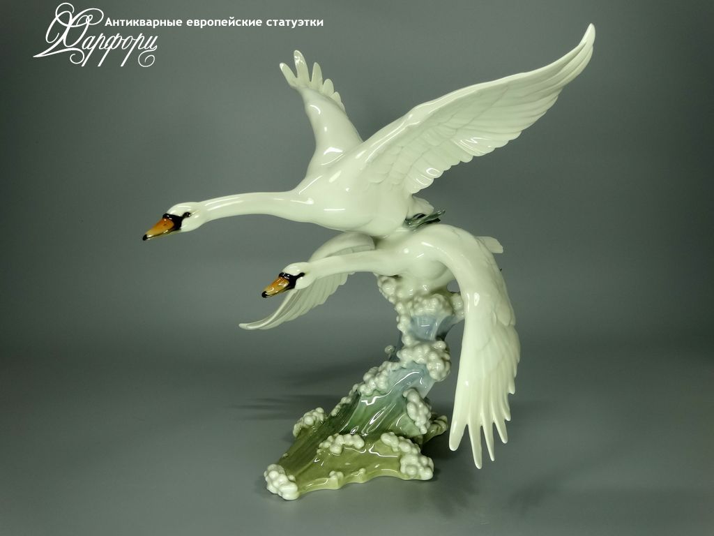 Купить фарфоровые статуэтки Hutschenreuther, Летящие лебеди, Германия